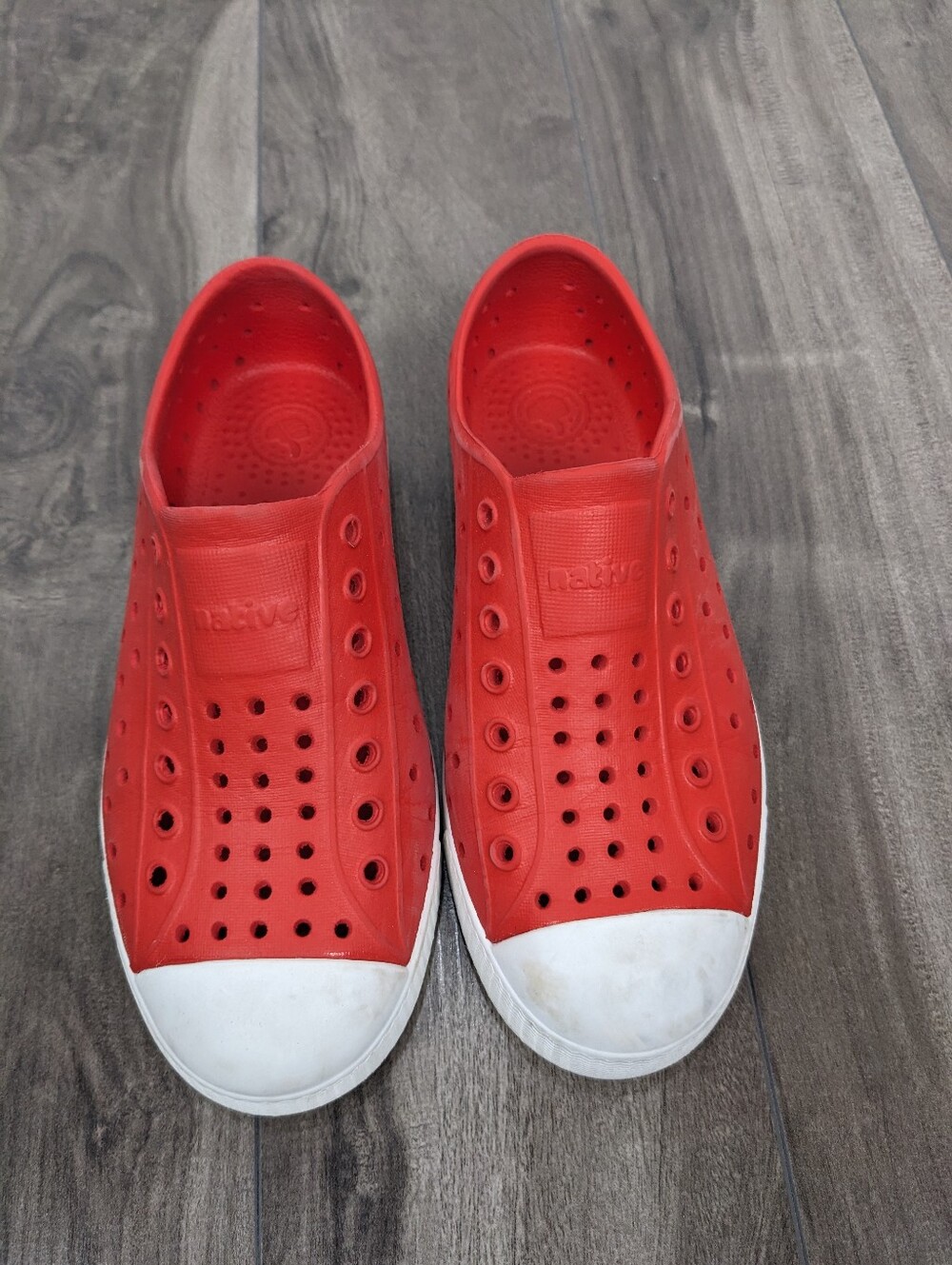 Native Jefferson Red Kids Shoes Size J1